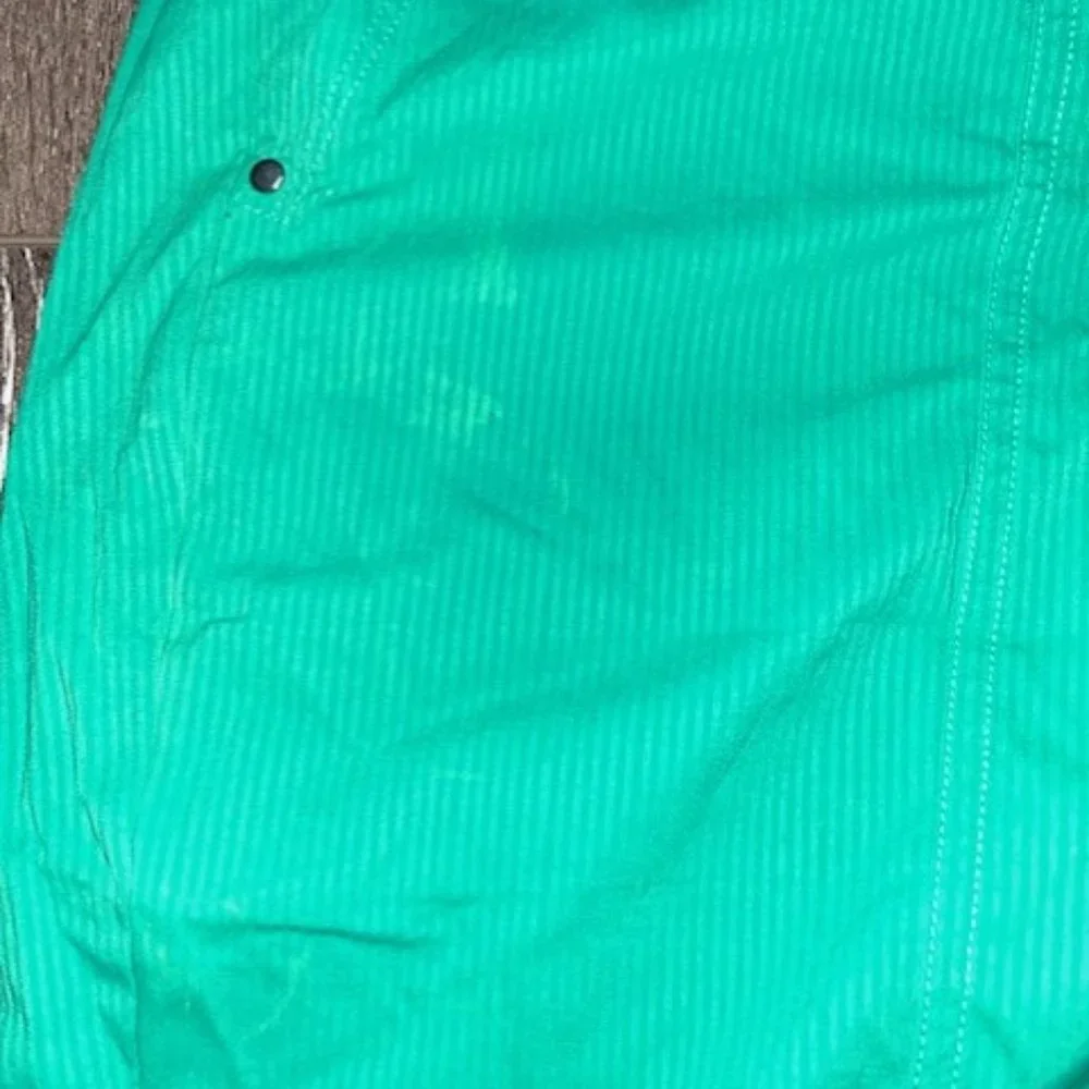 Chicos Shorts Womens Small Green Golf Zenergy Size 0 - Picture 2 of 4